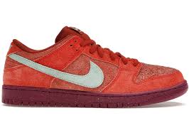Nike SB Dunk Low Pro - Mystic Red/Emerald Rise - Switch Skate & Snow