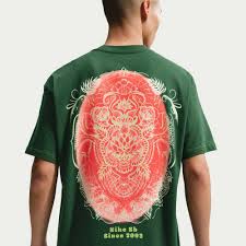 Nike SB Som Tum T-Shirt - Gorge Green - Switch Skate & Snow